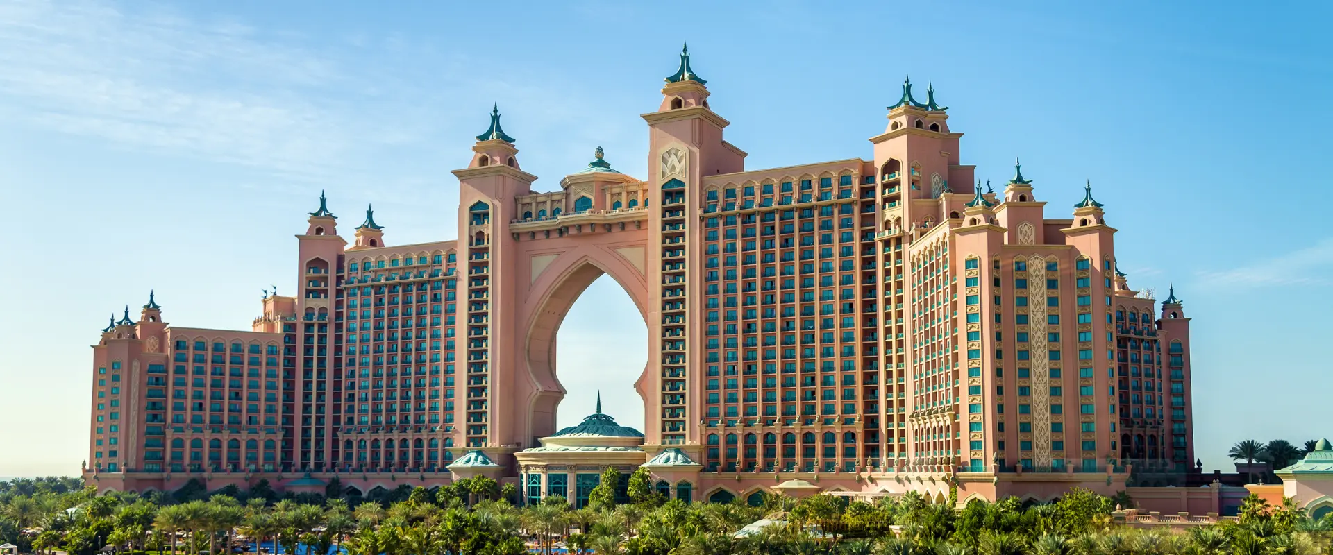 A breathtaking view of Atlantis The Palm in Dubai, an iconic luxury resort located on Palm Jumeirah. 