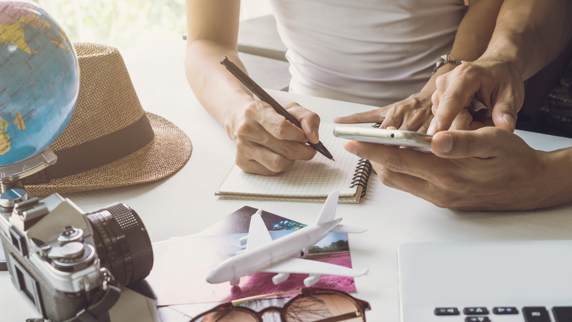 Use these 11 tricks to book cheap flight tickets